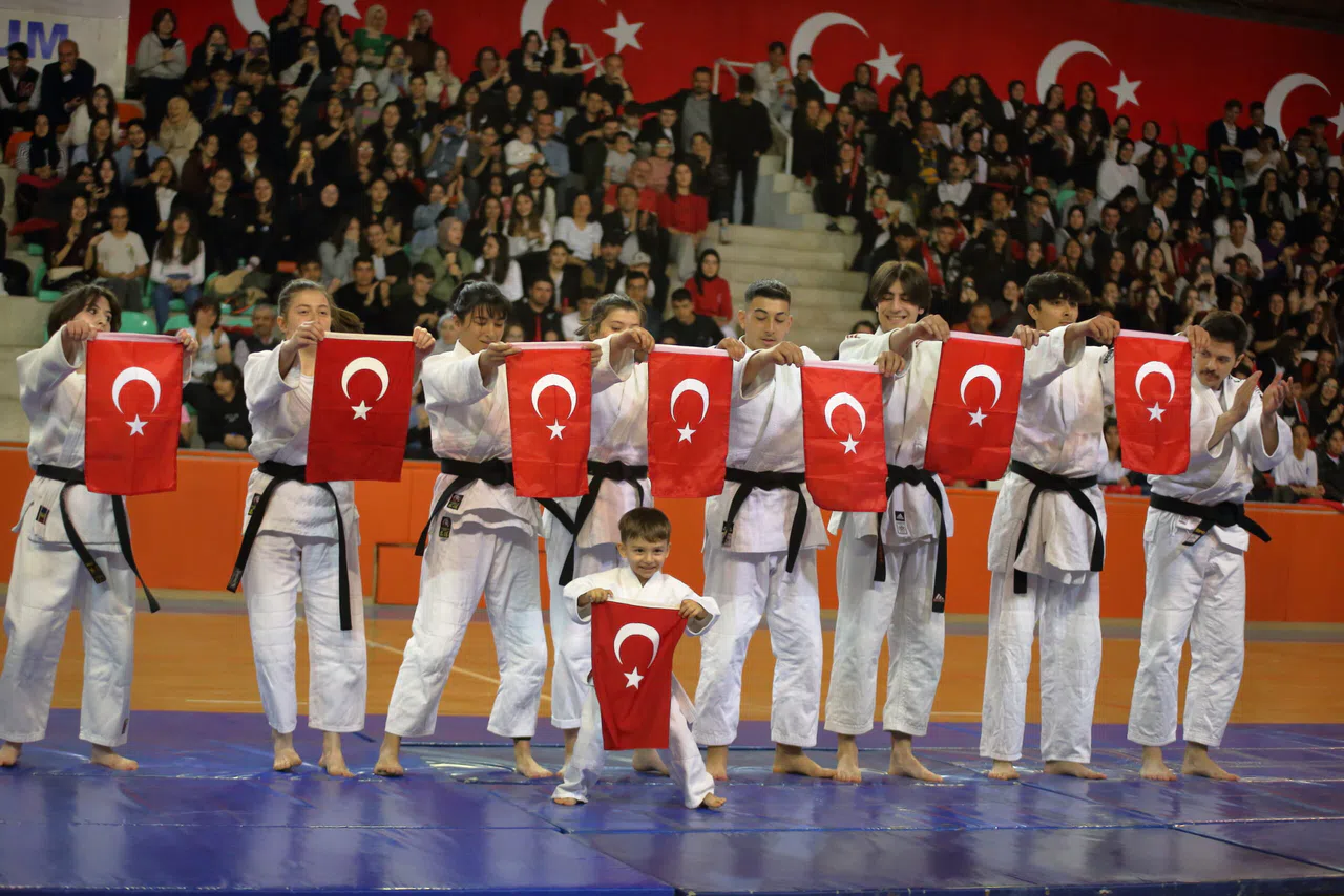 Gençler Doyasıya Eğlendi