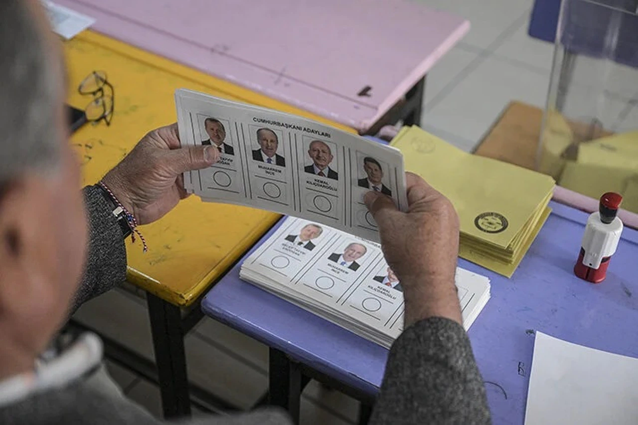 Seçmenler Sandık Başına Gitti