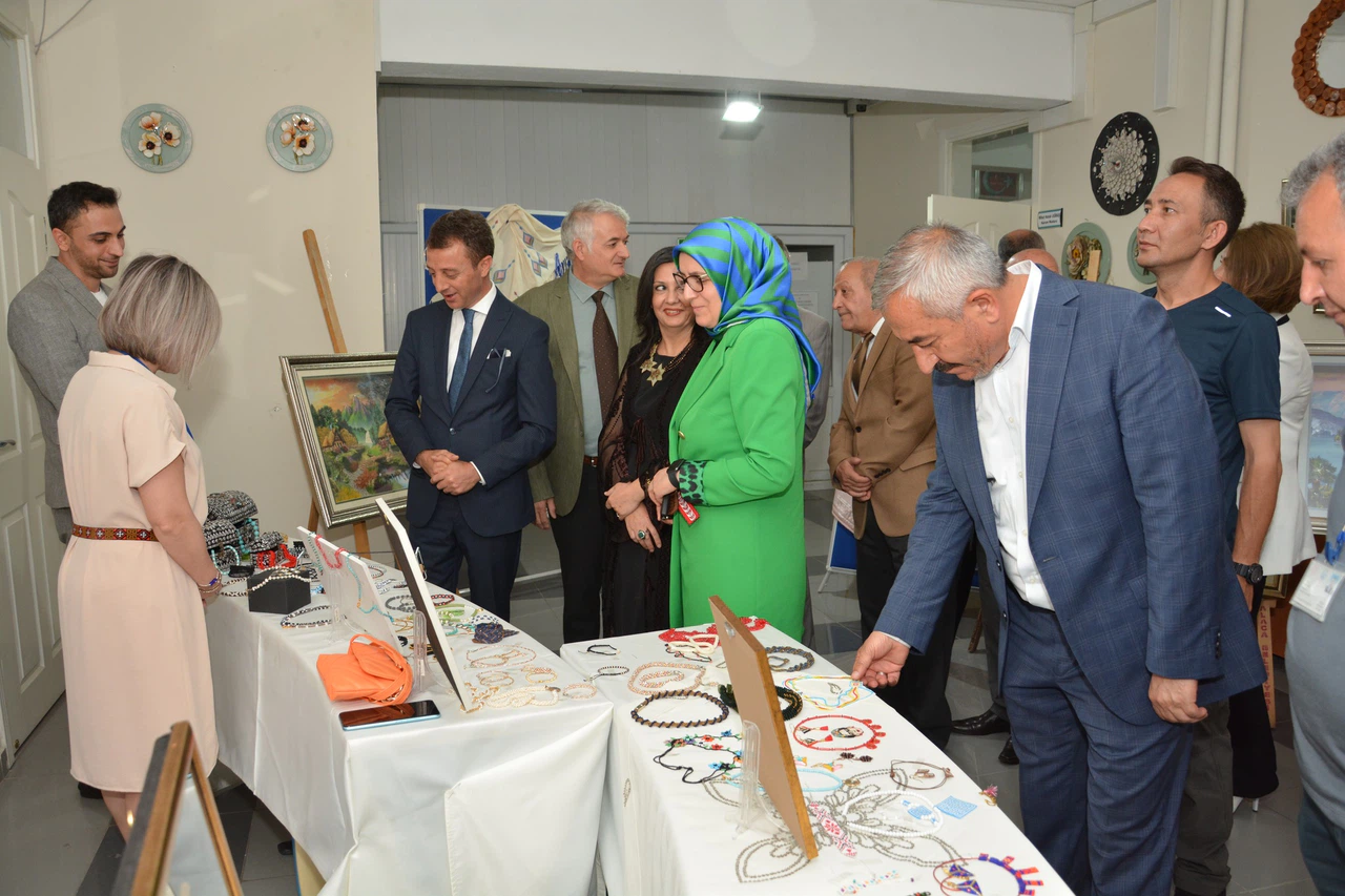 Alaca’da Kadınlar Yıl Boyunca Hazırladıkları Ürünleri Sergiliyor