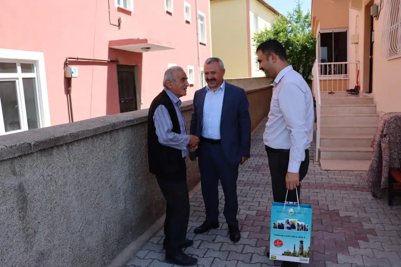 Başkan Şahiner, Şehit Babalarını Unutmadı