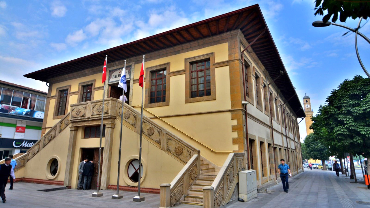 Belediyenin Taş Binası Kütüphane Oluyor