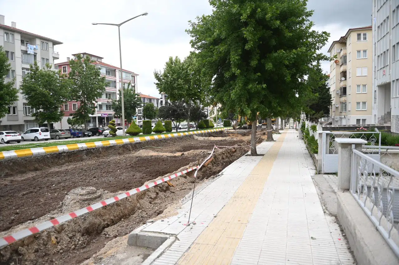 Bişkek Caddesi Asfaltı Yenileniyor