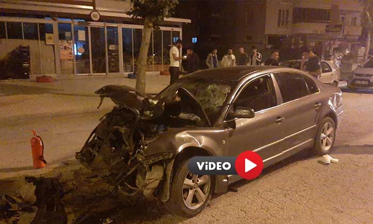 Çarpışan İki Otomobildeki 3 Kişi Yaralandı