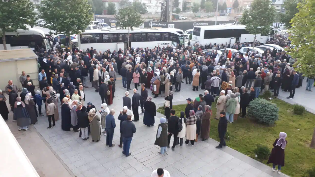 Diyanet Hac Kafilesi Dualarla Uğurlandı
