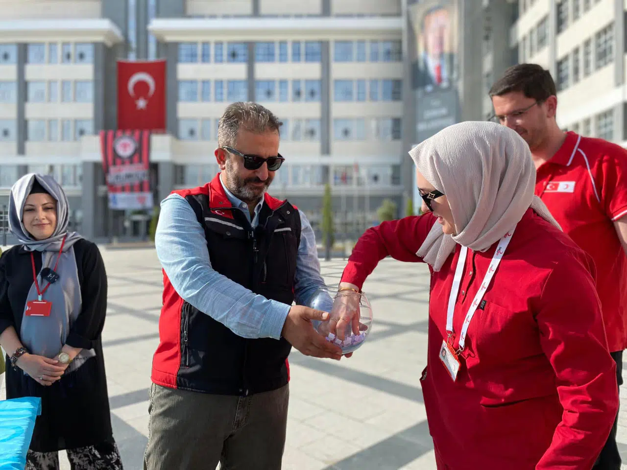 Kan Bağışı Yapan 30 Kişiye İmzalı Forma