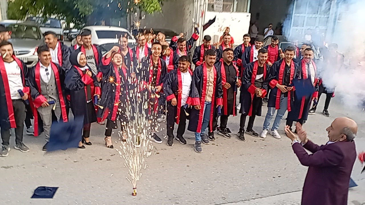 Mesleki Eğitim'de Mezuniyet Coşkusu