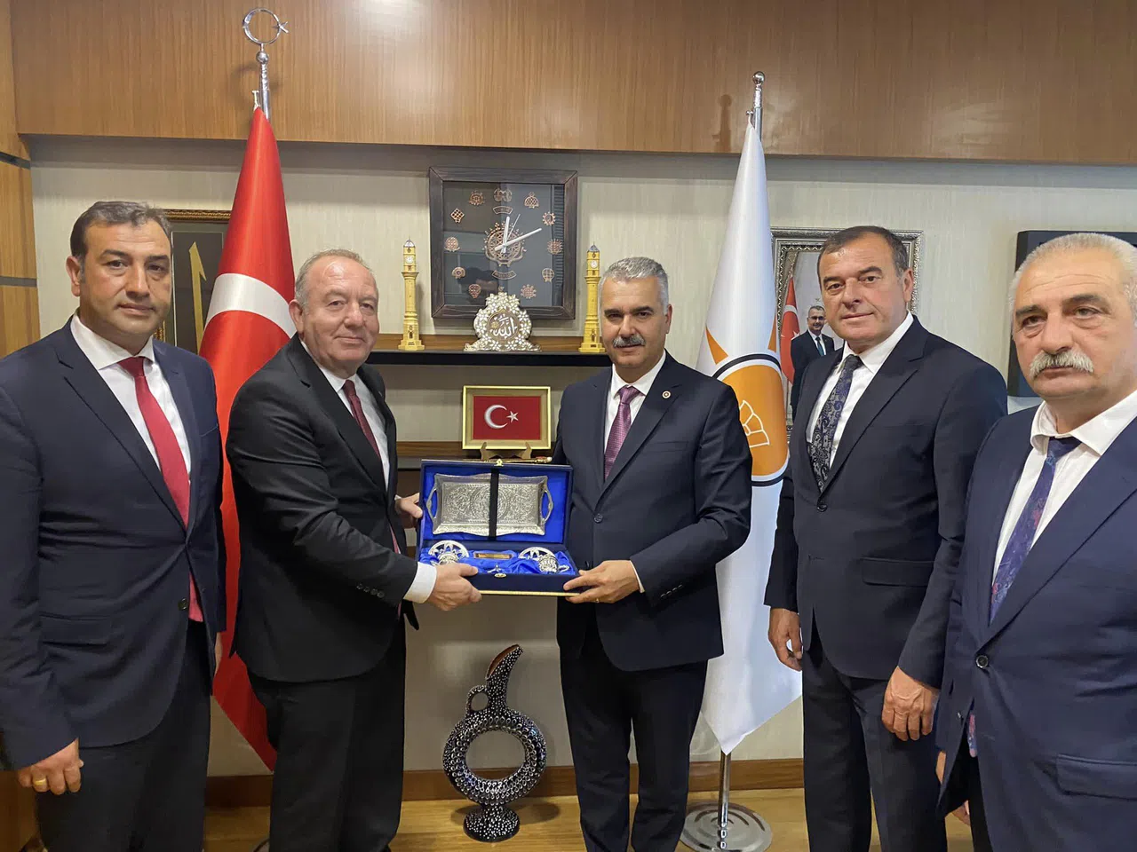 Milletvekili Ahlatcı, Mecliste Ziyaretçilerini Ağırlıyor