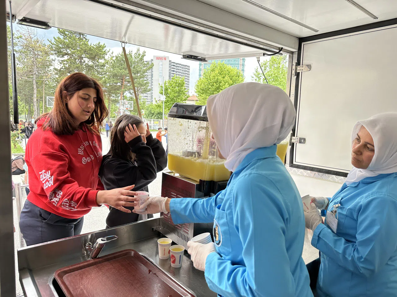 Öğrencilere Limonata Sürprizi