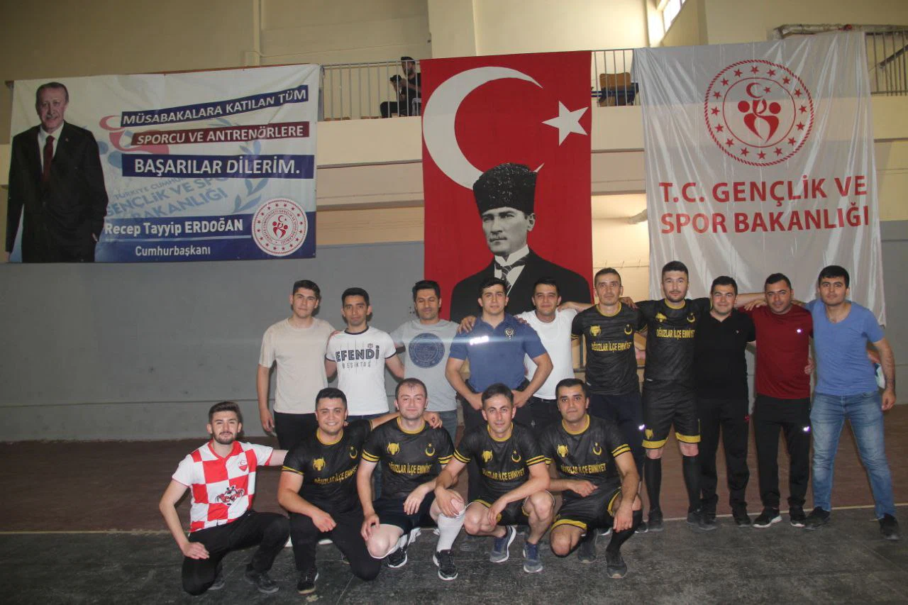 Oğuzlar Emniyetspor, Voleybol Turnuvasında Şampiyon Oldu