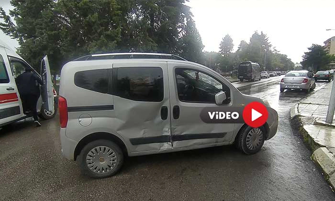Otomobil ile Hafif Ticari Araç Çarpıştı: 1 Yaralı  