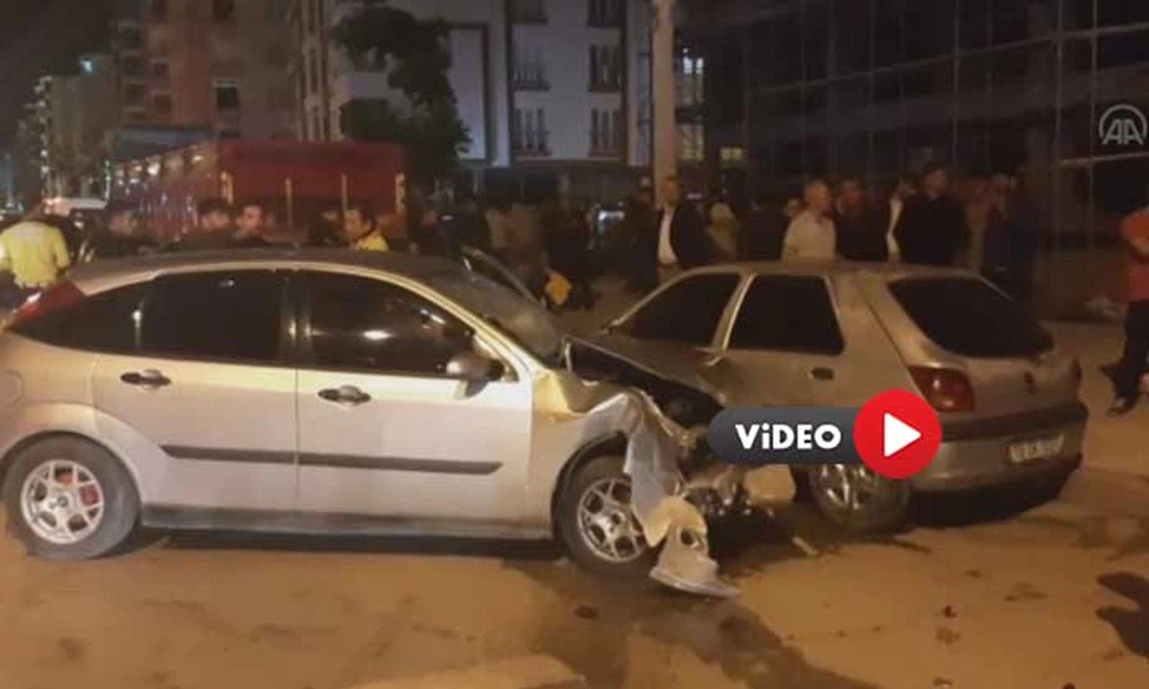 Park Halindeki 3 Araca Çarpan Otomobilin Sürücüsü Yaralandı
