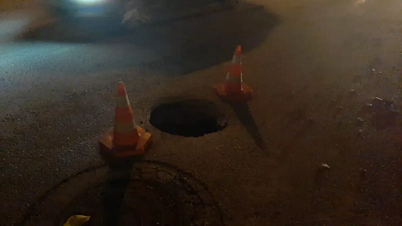Yağmur Sonrası Yolda Çukur Oluştu