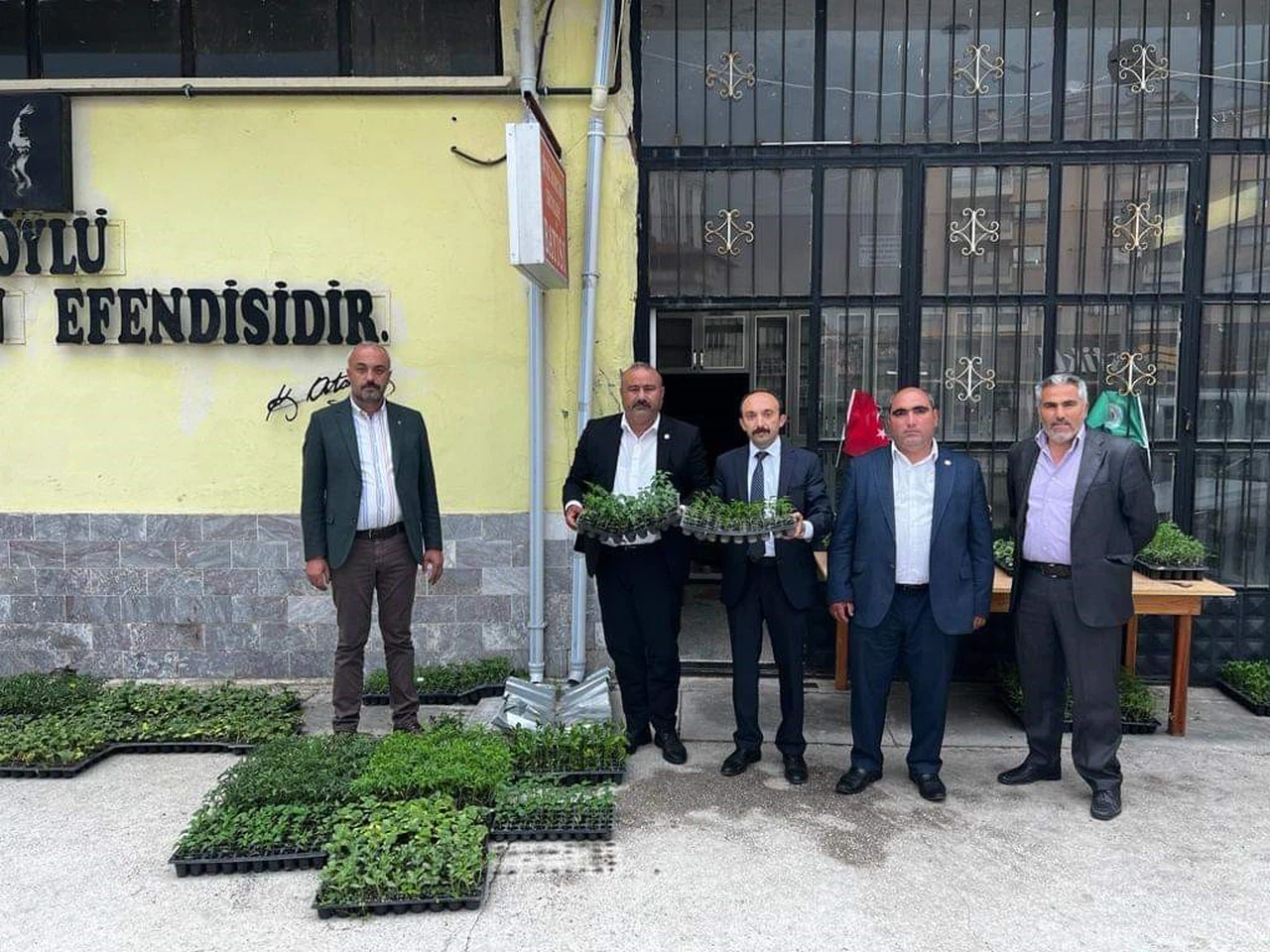 Yükümlülere Ücretsiz Sebze Fidesi Dağıtıldı