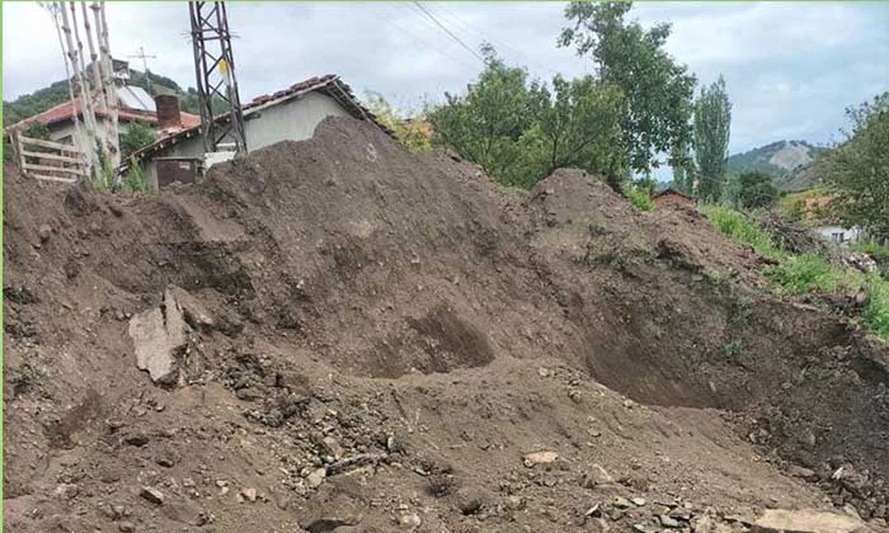 Sungurlu’da Yağış Toprak Kaymasına Neden Oldu