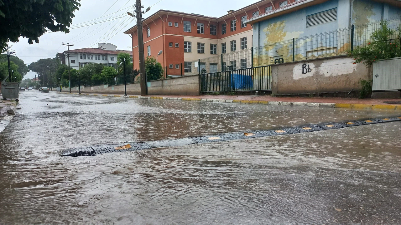 Komşu İlimizi  Sel Vurdu