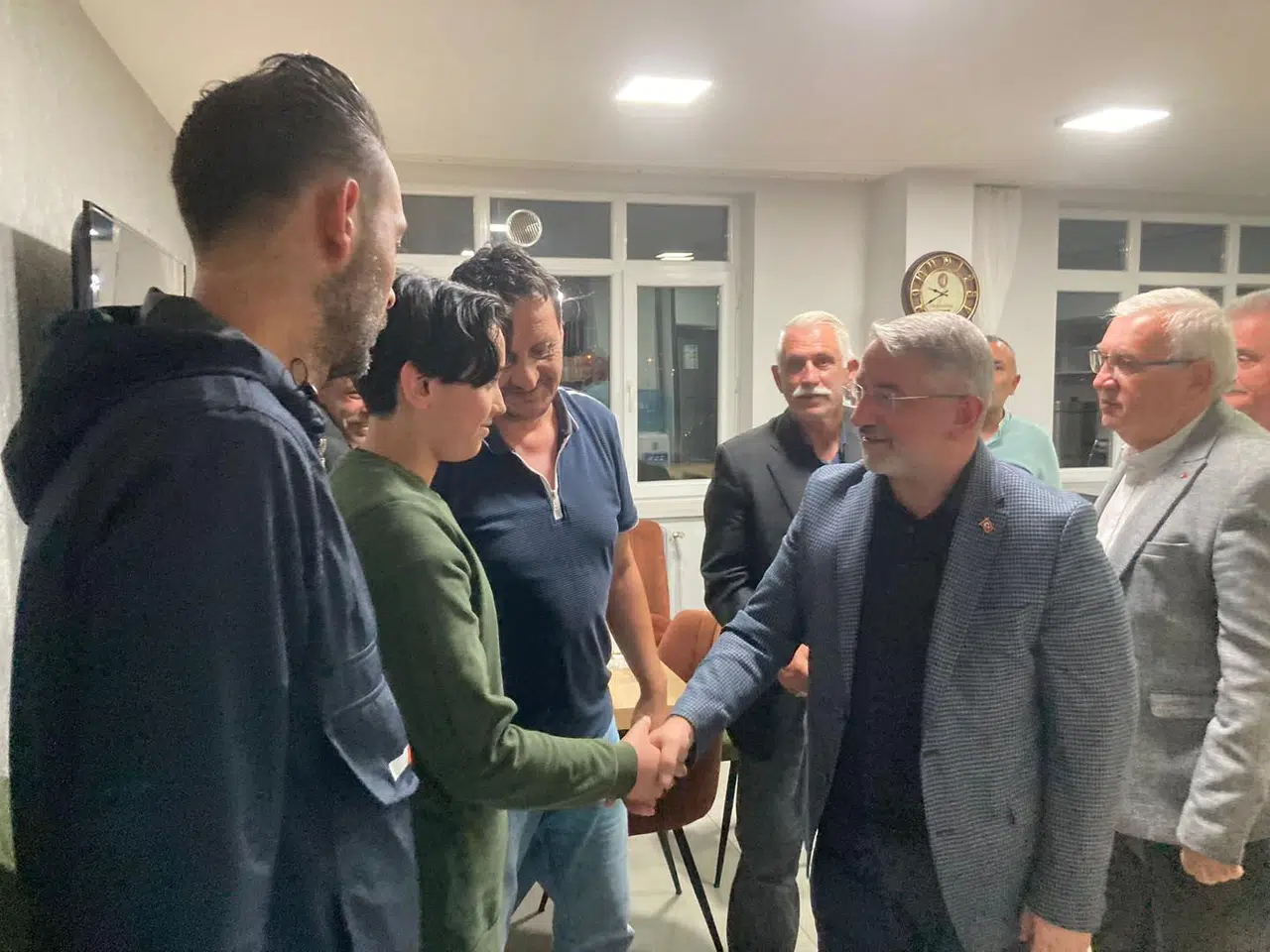 Aşgın, Hasta Yakınlarının Yanında