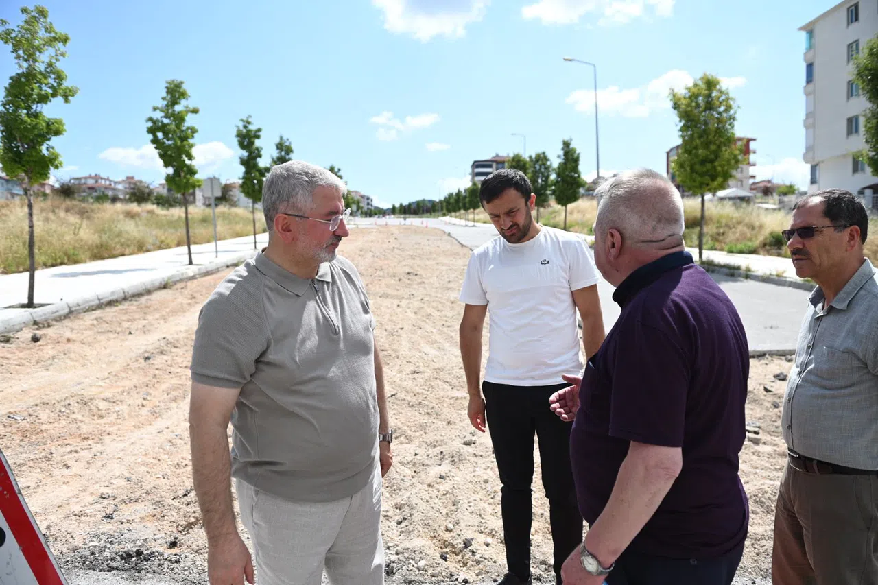 Bahçelievler’de Yol Yapım Çalışmaları Sürüyor