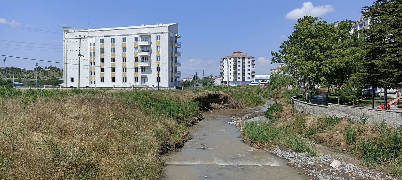 Budaközü Çayında Heyelan Tehlikesi