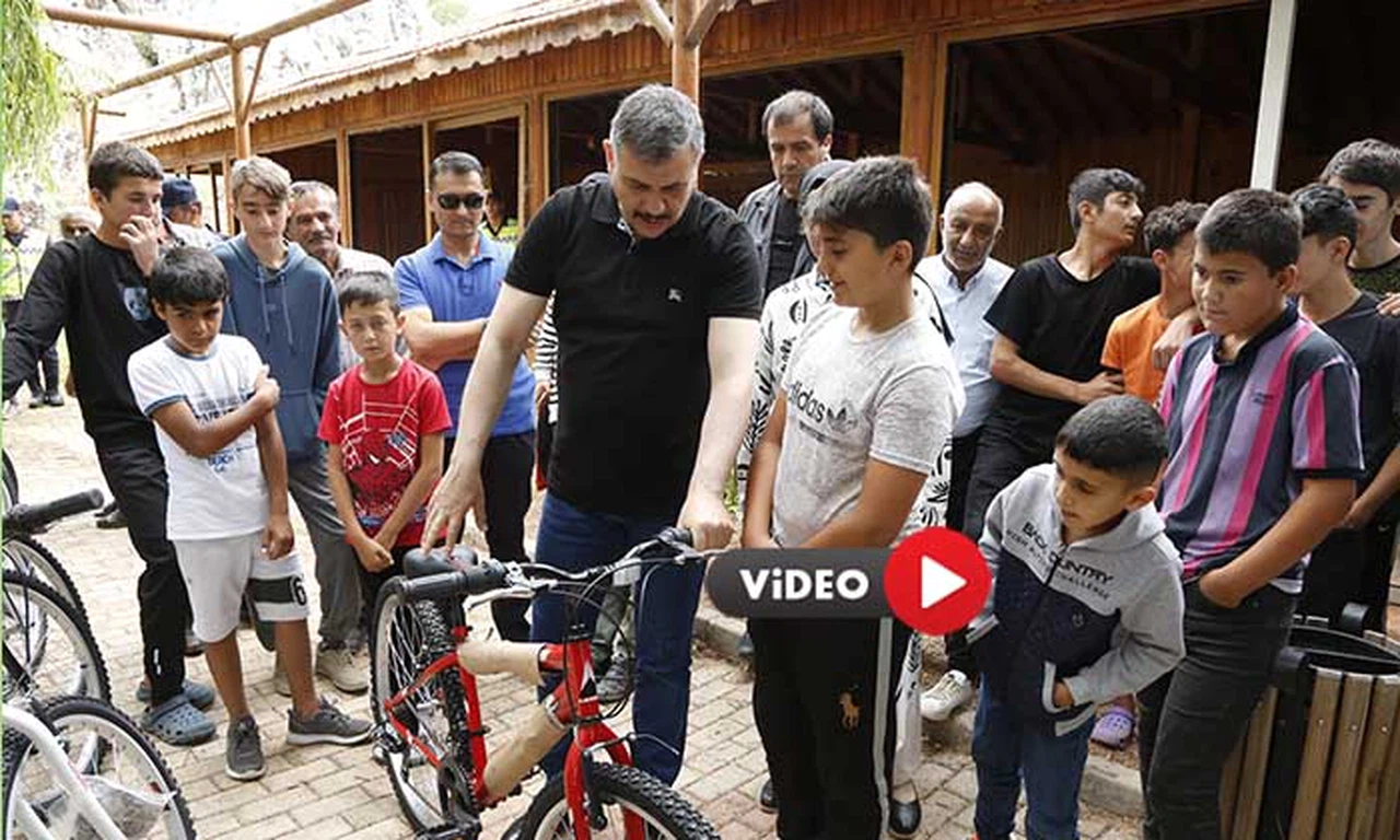 Depremzede Çocuklara Bisiklet Hediye Ettiler