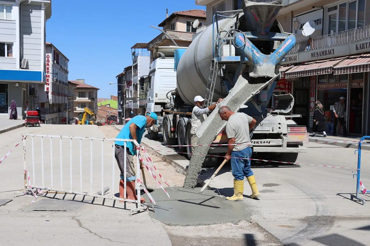 Hem Altyapı Hem de Üstyapı Onarılıyor