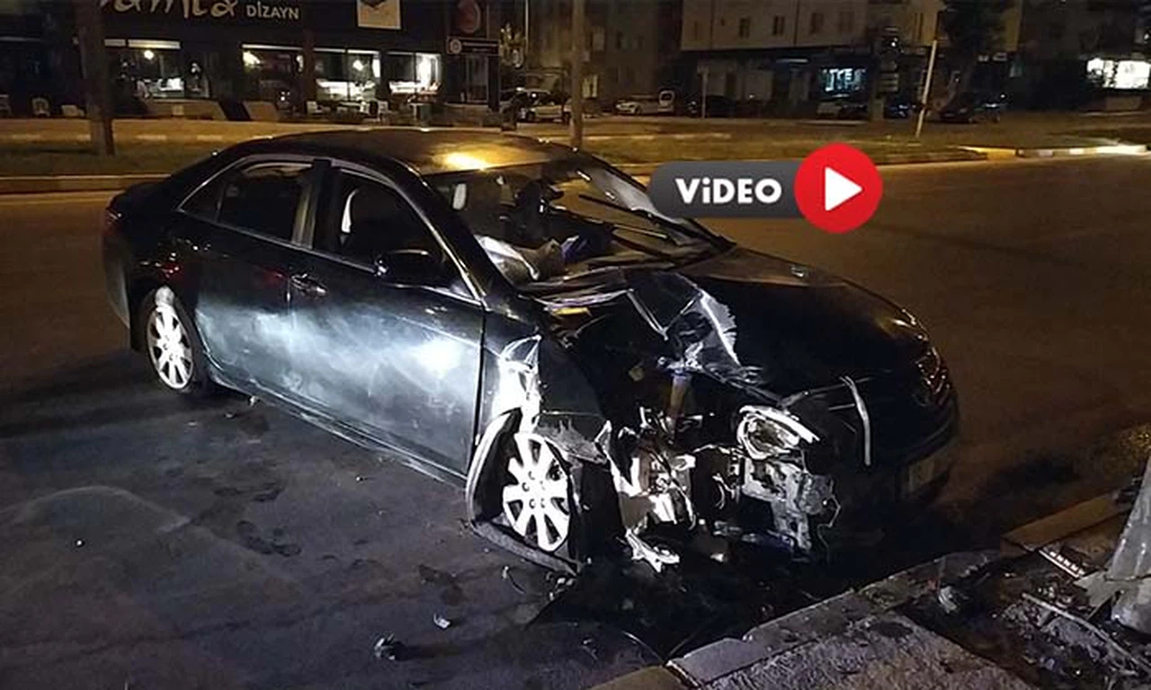 Kaza Yapan Sürücü Aracını Bırakıp Kaçtı