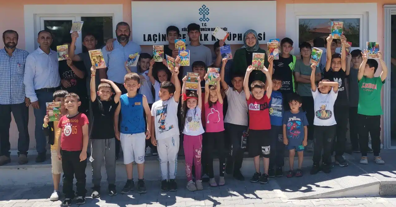 Kur'an Kursu Öğrencileri Kütüphaneyi Gezdi