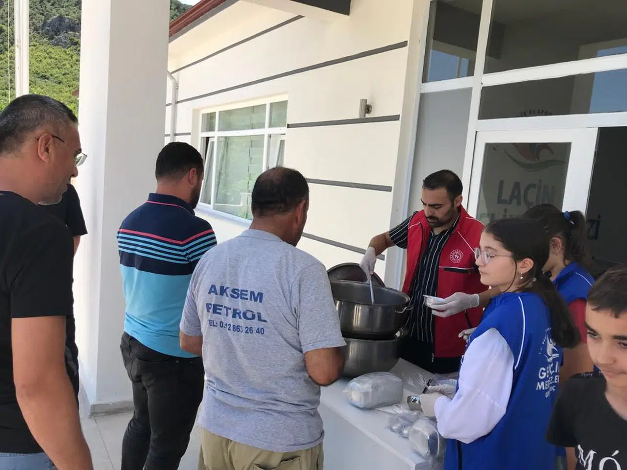 Laçin Gençlik Merkezi'nde Aşure Dağıtıldı