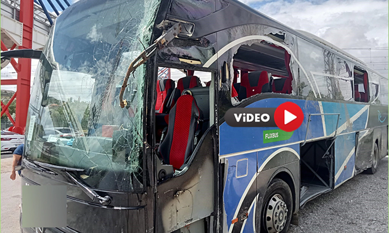 Şehirlerarası Otobüs Durağa Daldı: 4 Yaralı