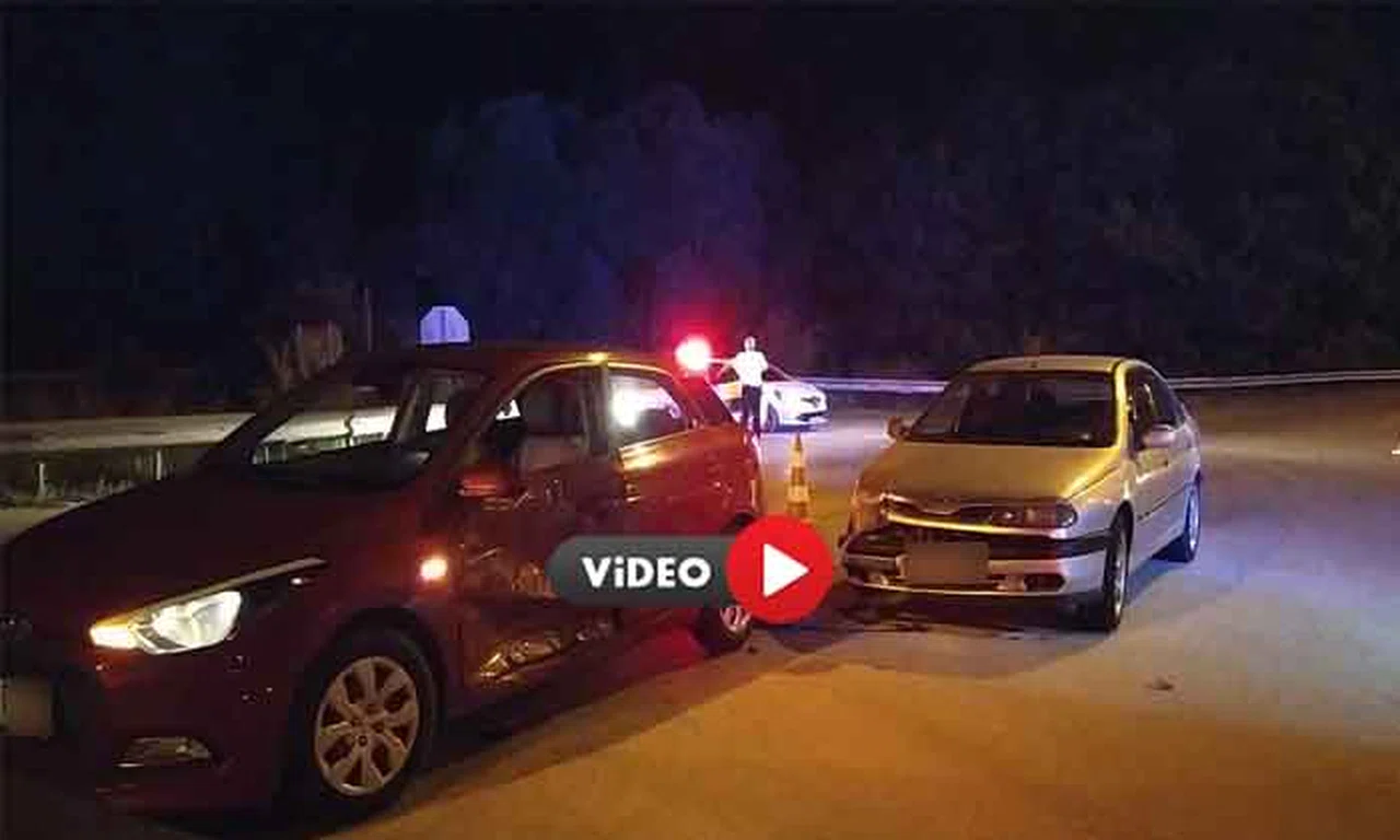 Otomobiller Çarpıştı: 2 Yaralı
