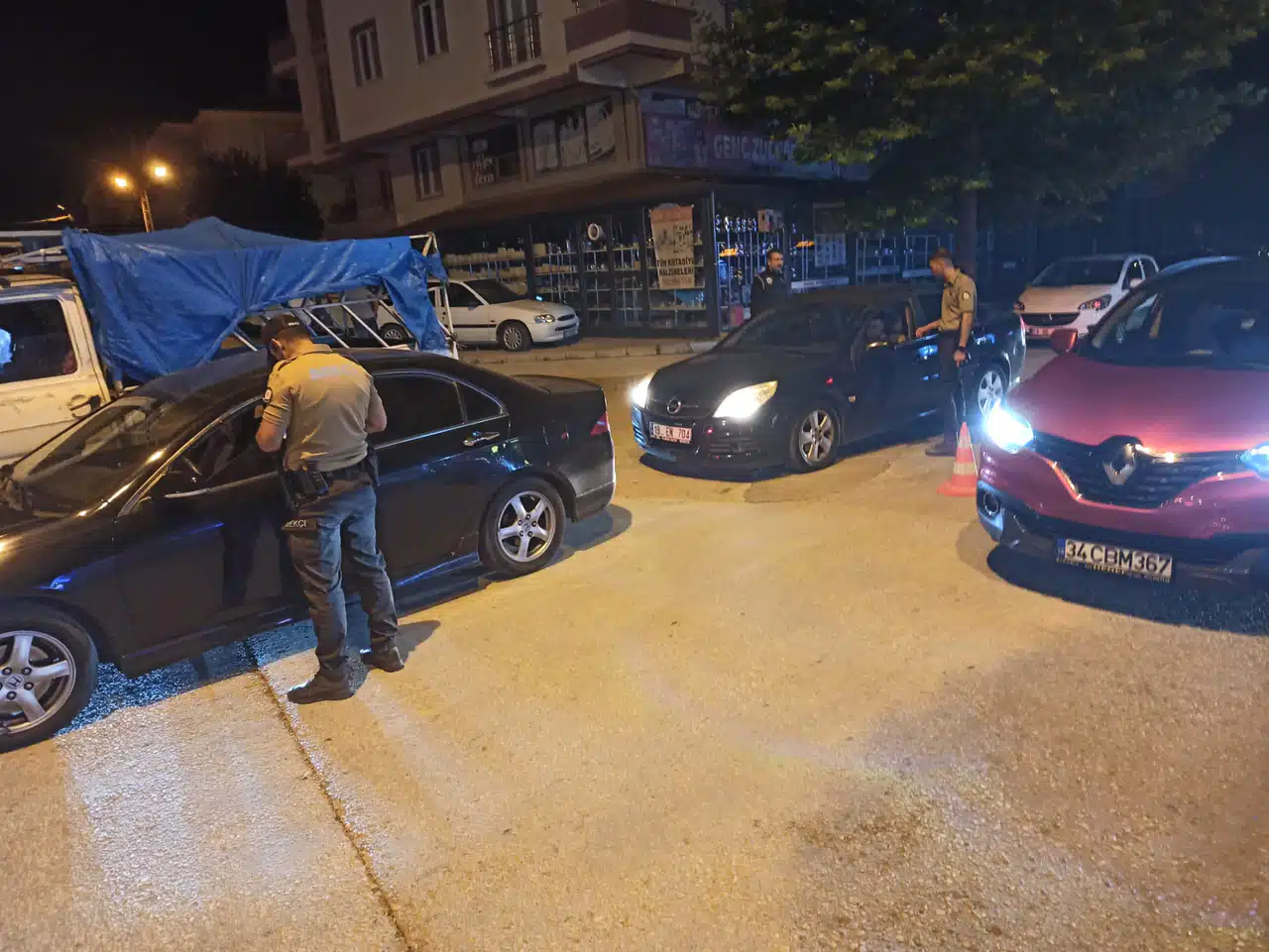 1452 Kişi Ve 243 Araç Kontrol Edildi