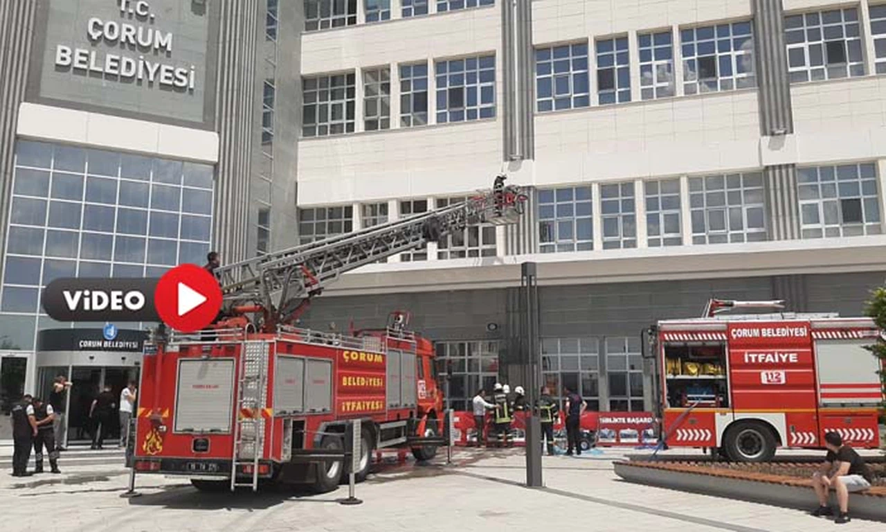Belediye Hizmet Binasında Çıkan Yangın Söndürüldü