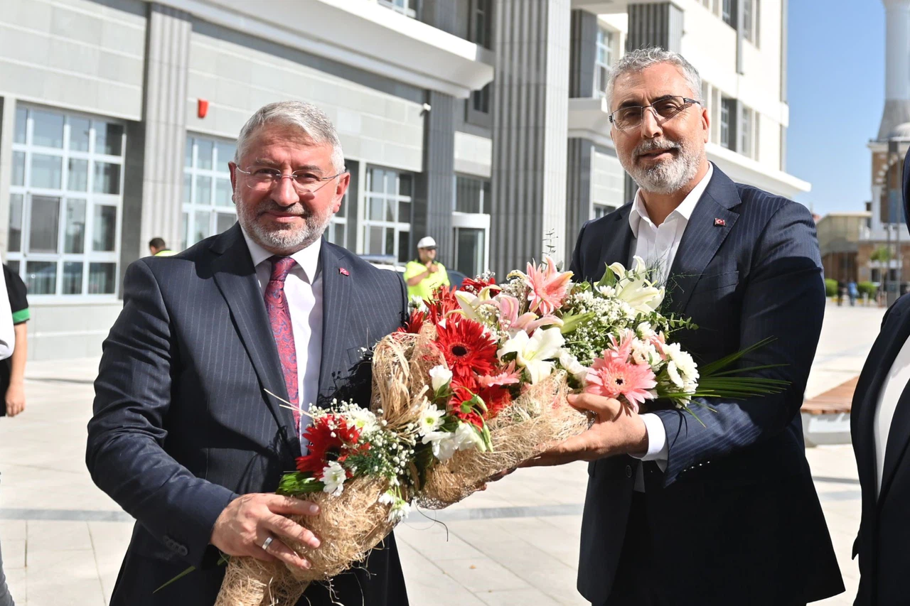 Işıkhan: Çalışmalarınız İnşallah Diğer Belediyelere de Örnek Olur