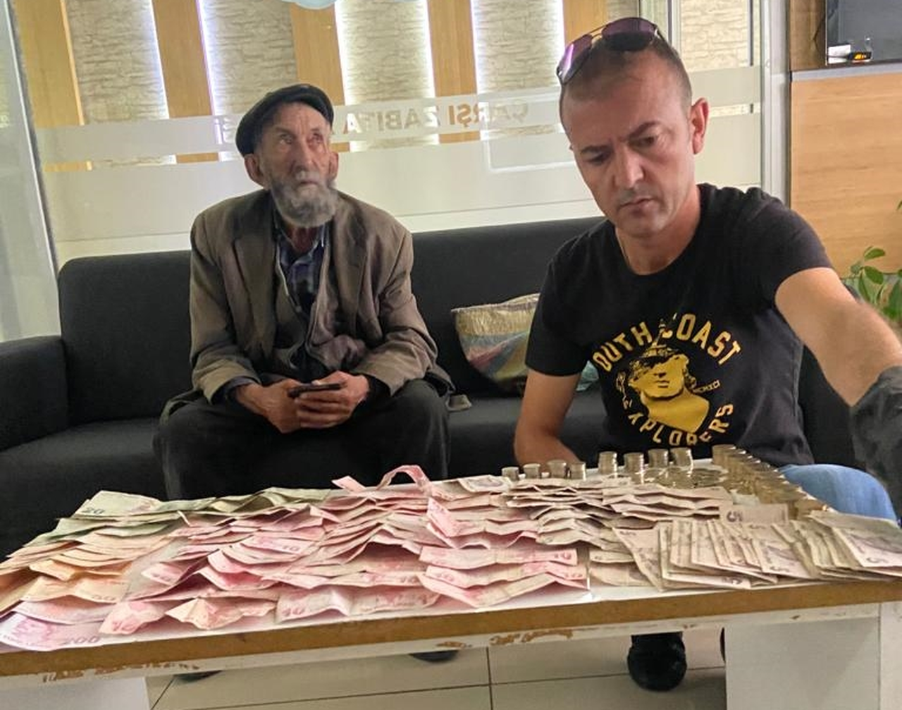 İşlem Yapılan Dilencinin Üzerinden 1300 Lira Çıktı