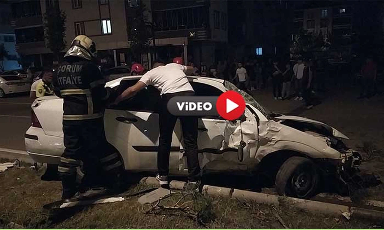 Kontrolden Çıkan Otomobil Orta Refüje Çarptı