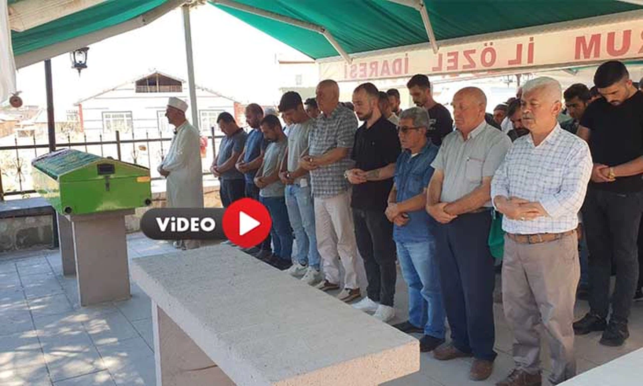 Öldürülen Kadın Toprağa Verildi