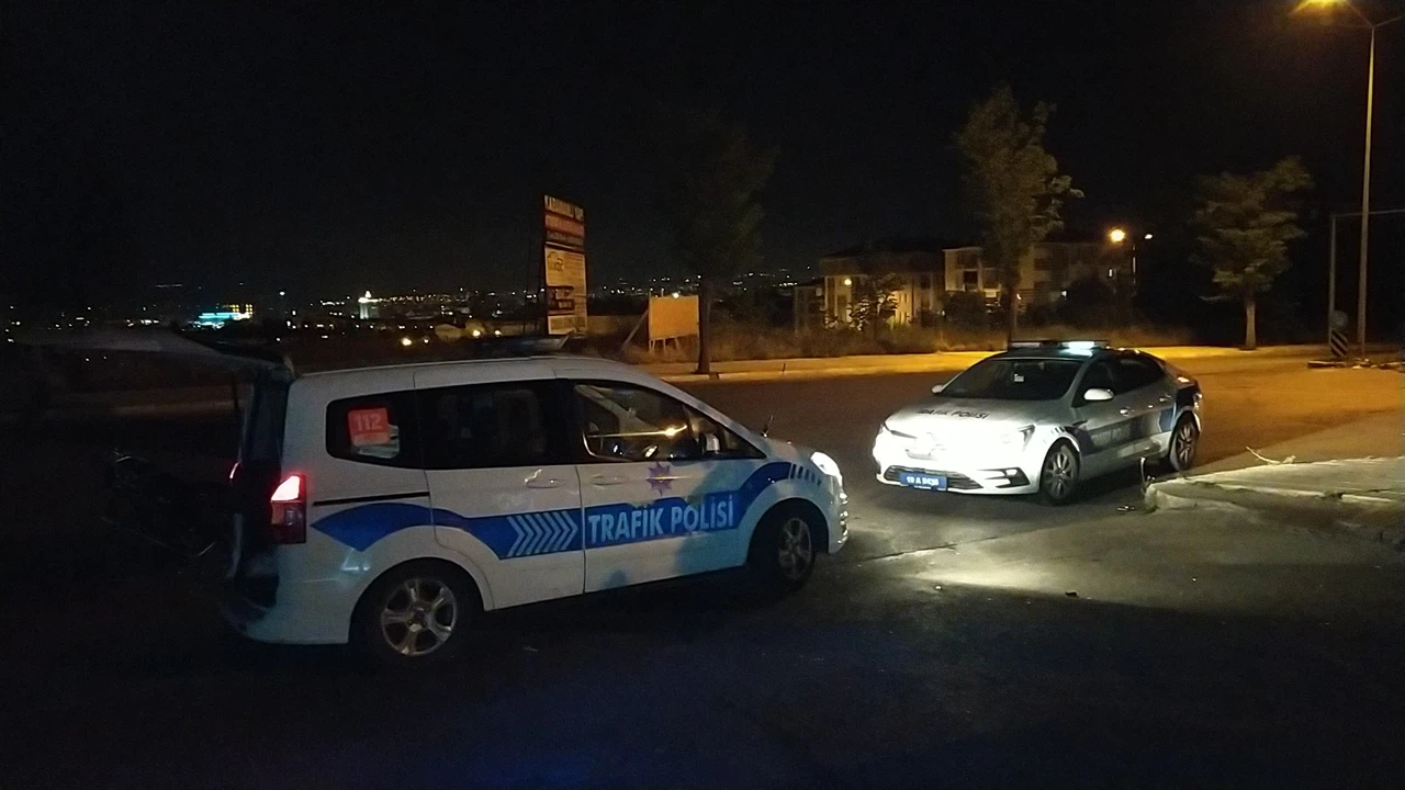 Otomobil ve Motosiklet Çarpıştı: 1 Ağır Yaralı  