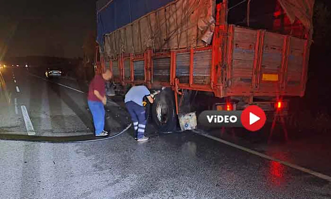 Seyir Halindeki Kamyonun Lastikleri Alev Aldı  