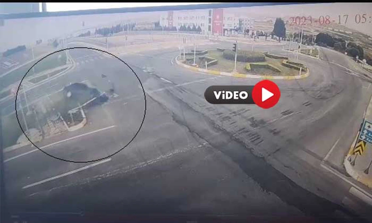Baba ve Oğlu Ayıran Kaza Güvenlik Kamerasında
