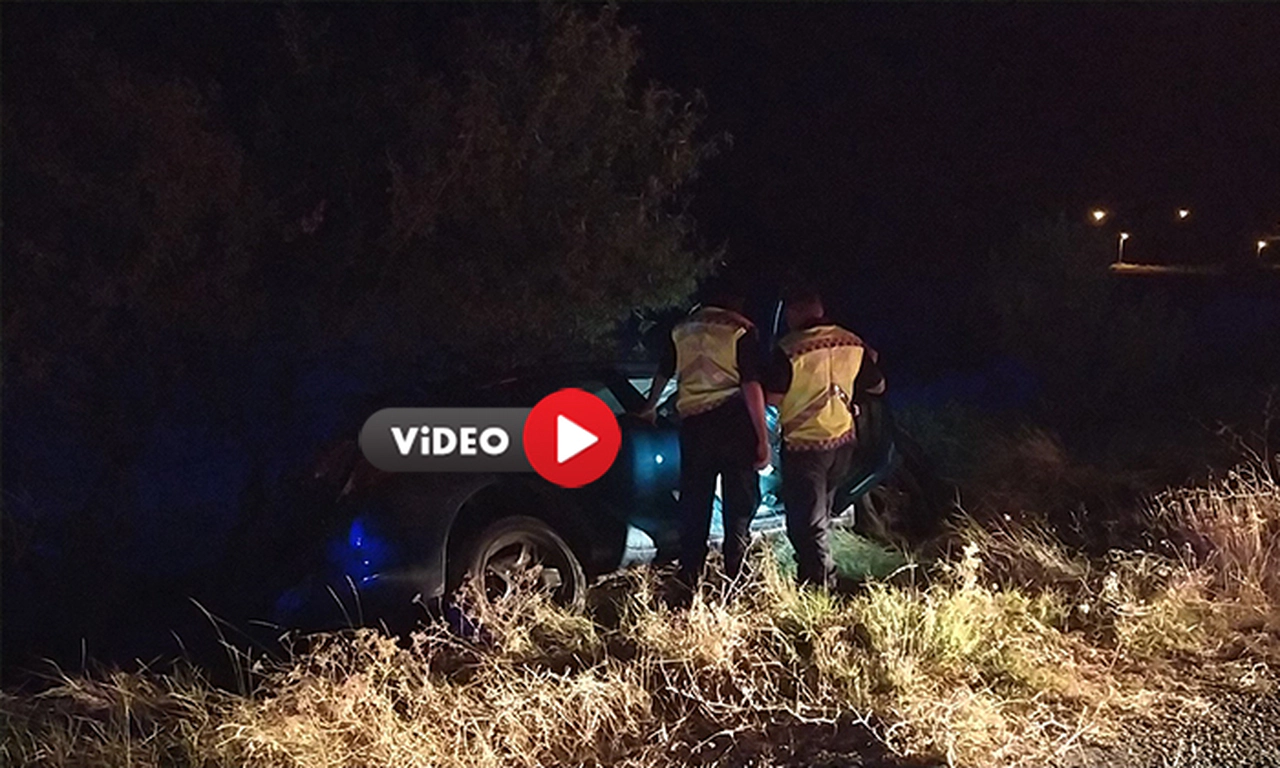 Tarlaya Uçan Otomobilden Burnu Bile Kanamadan Kurtuldu