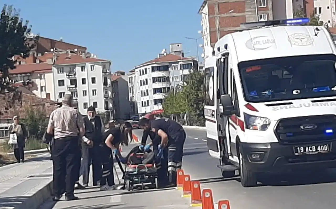 Yaşlı Adam Kaldırımdan Düştü