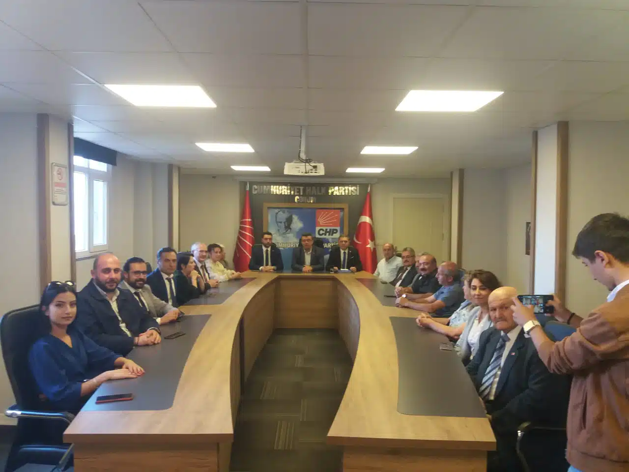 CHP’nin Yeni Başkanı Göreve Başladı