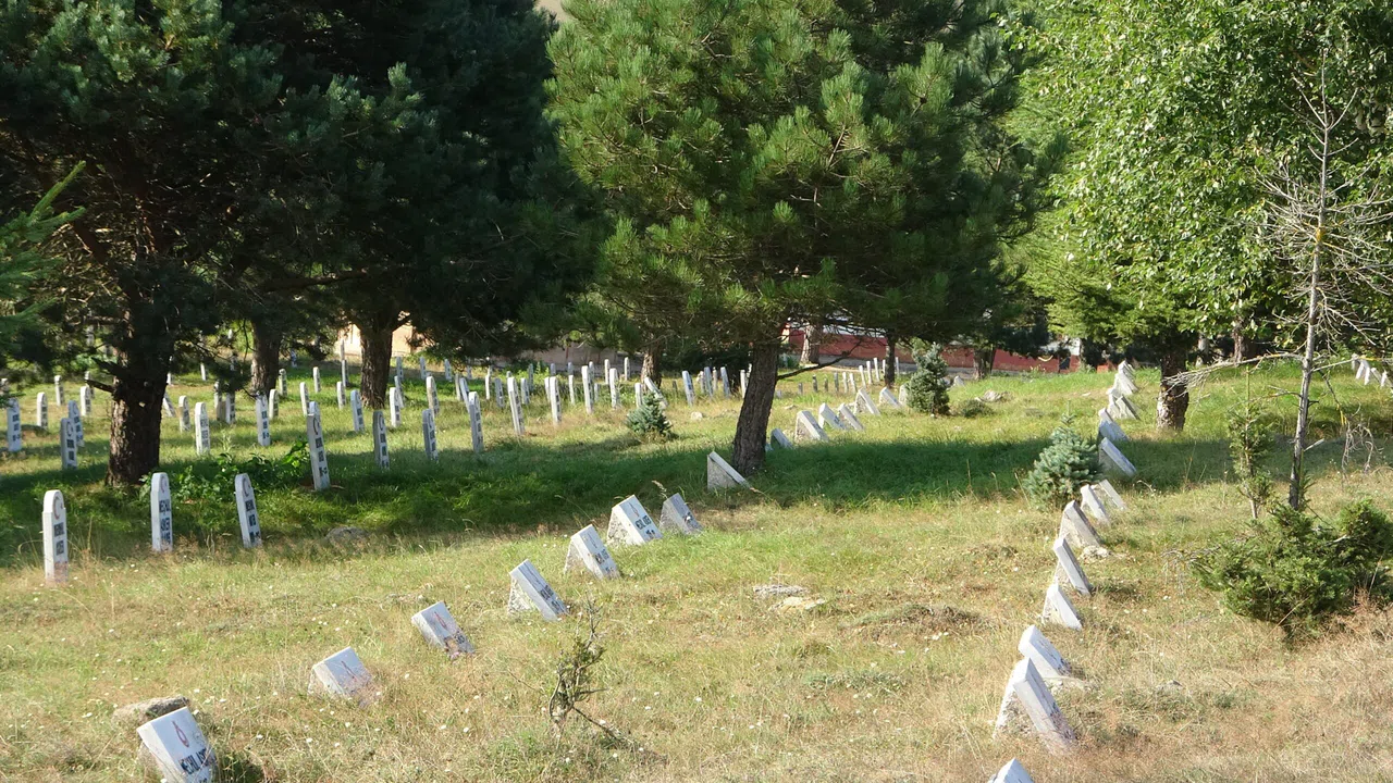 Çorumlular, Tokat’taki Şehitliği Ziyaret Ediyor