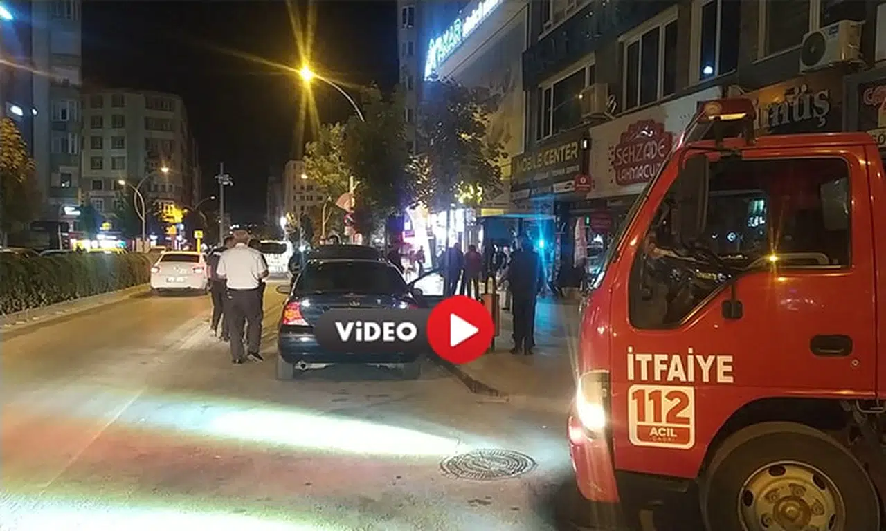 Gazi Caddesinde Otomobil Yandı  
