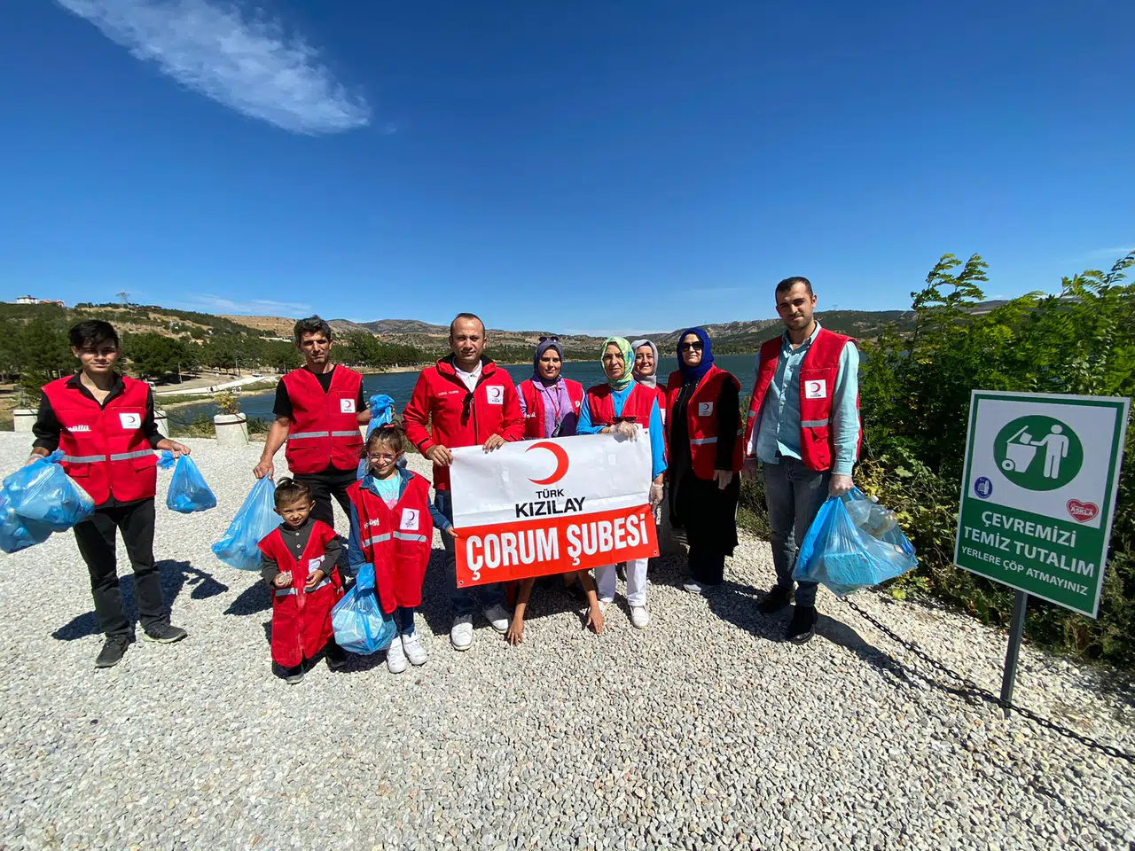 Kızılay’dan Çöp Toplama Etkinliği