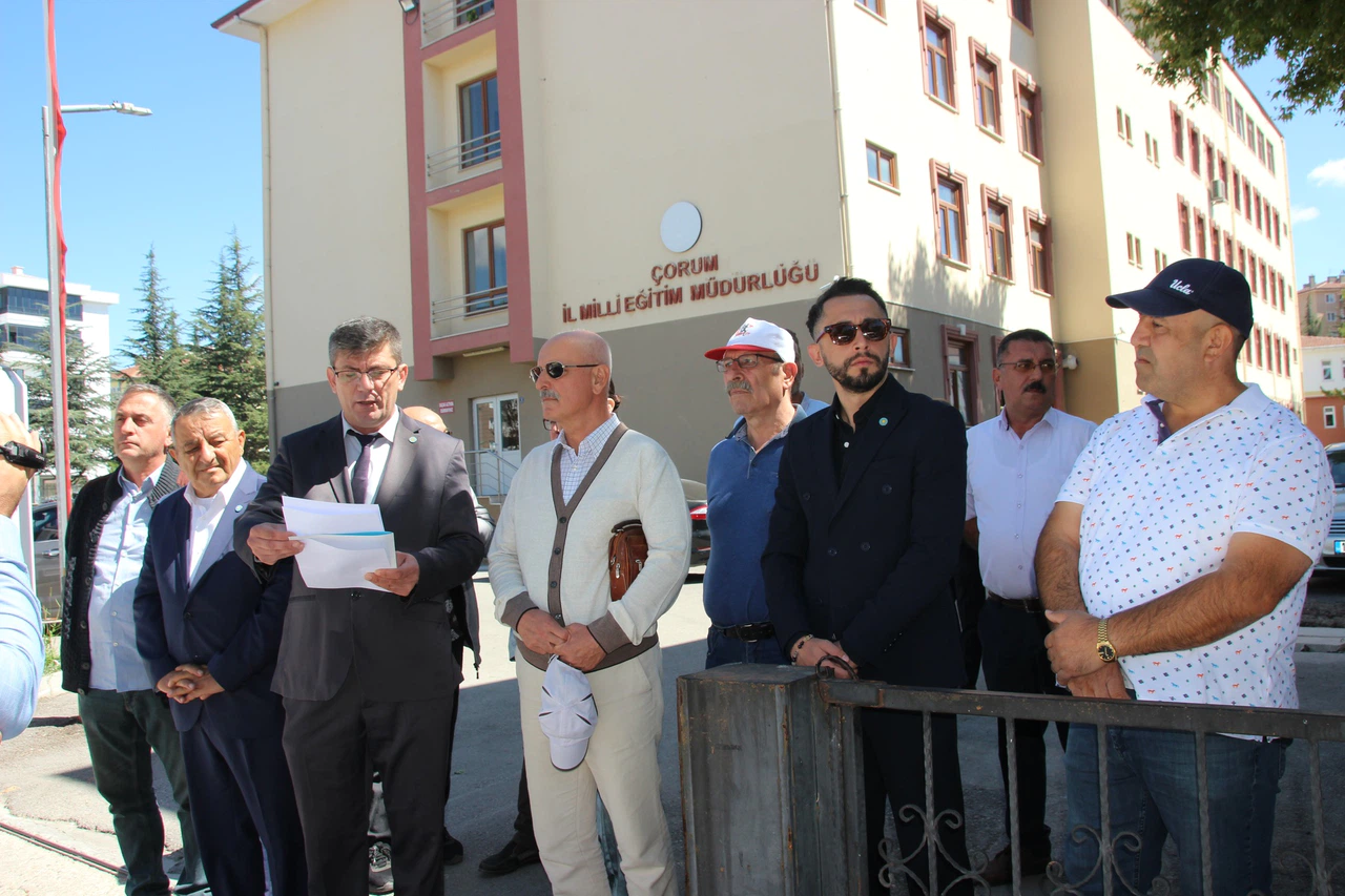 ‘Okullarda Andımız Tekrar Okutulmalı’