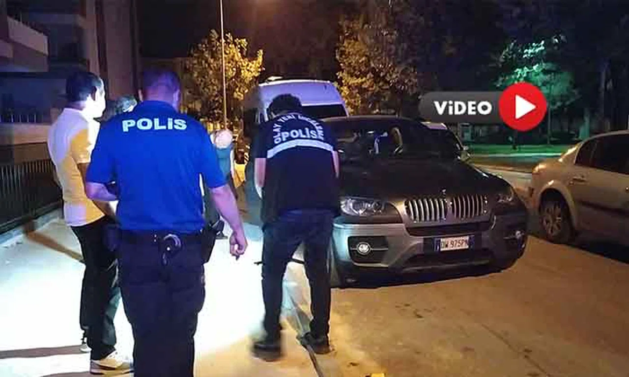 Park Halindeki Otomobil Kurşunlandı  