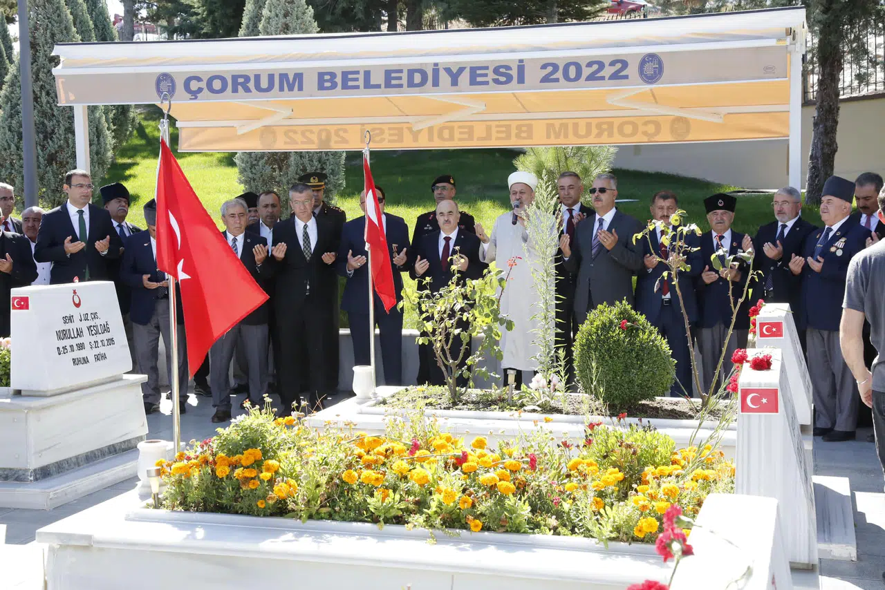 Şehitliğe Duygusal Ziyaret