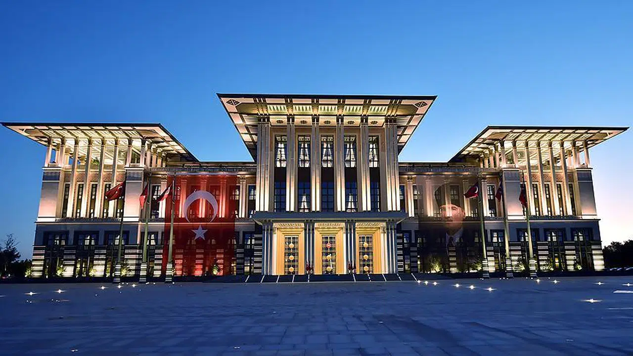 Tahtasız, Külliyenin Giderlerini Eleştirdi