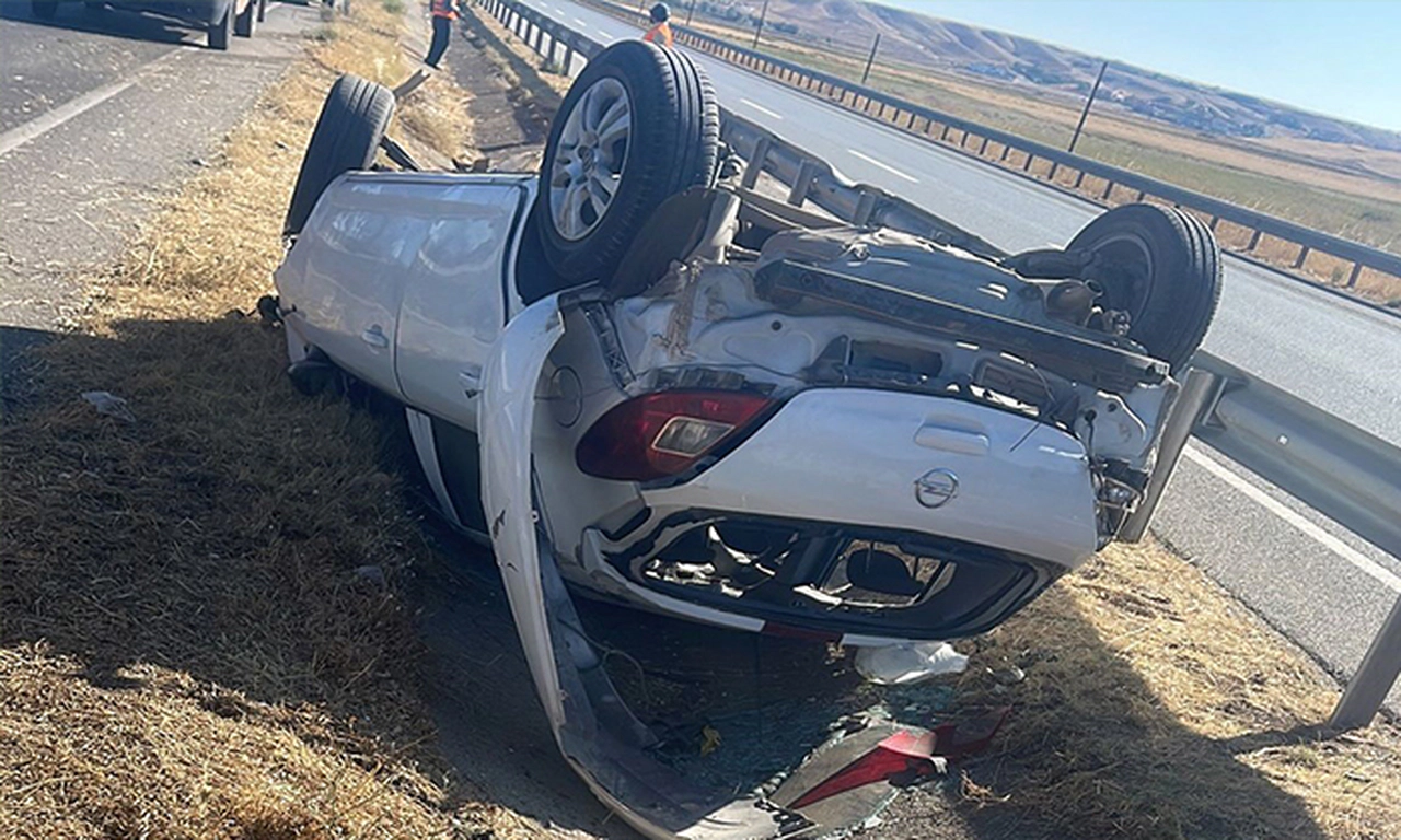 Takla Atan Otomobilde 2'si Bebek 4 Kişi Yaralı