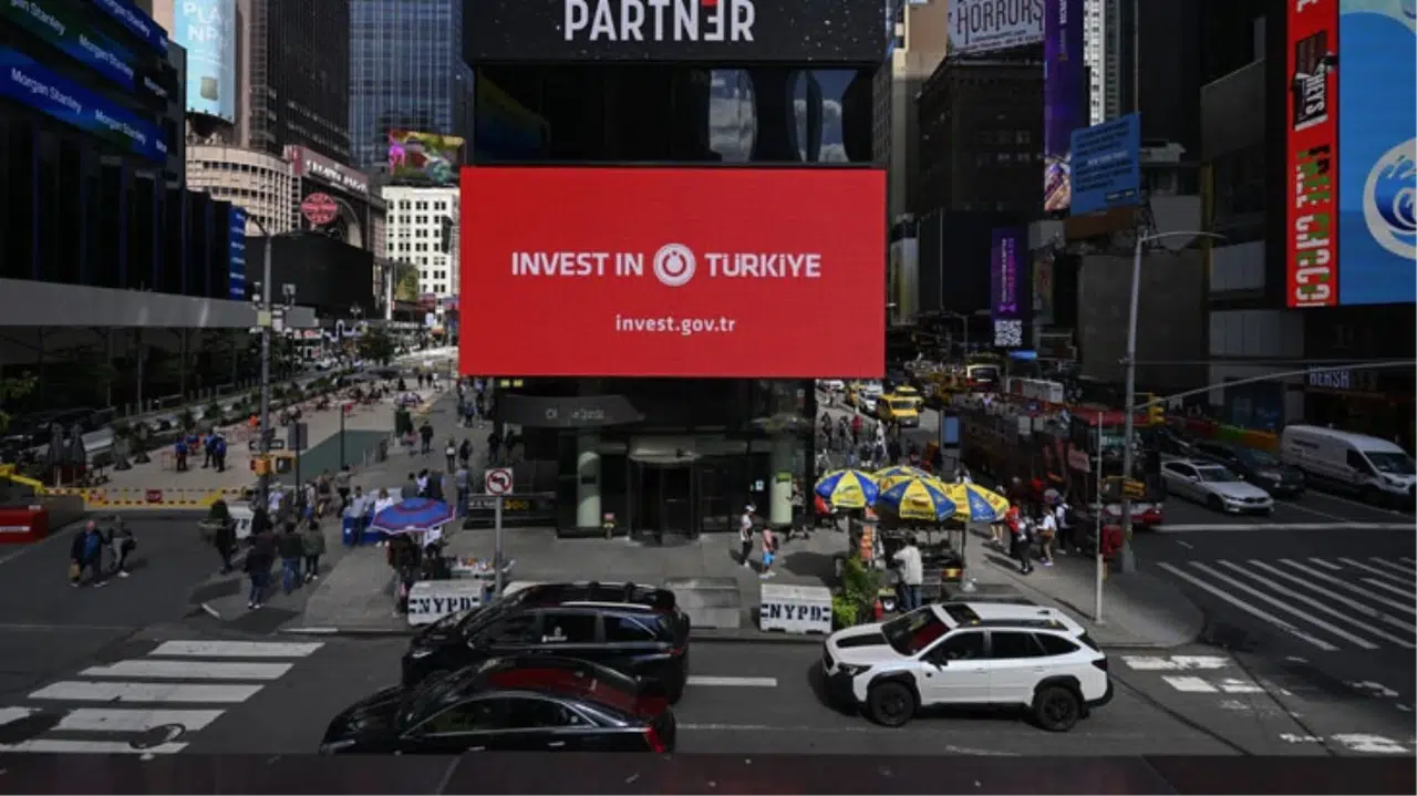 Cumhurbaşkanlığı Yatırım Ofisi, Times Meydanı'nda "Invest İn Türkiye" Mesajıyla Türkiye'yi Tanıttı